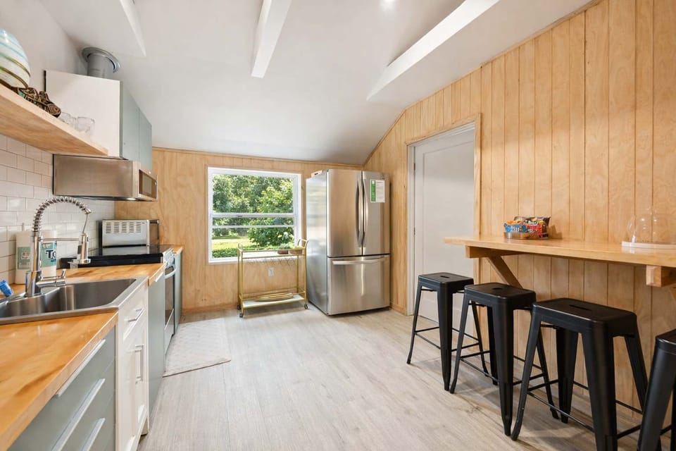 Spacious Kitchen with Breakfast Bar. Clean, Modern Designed for Easy Meals