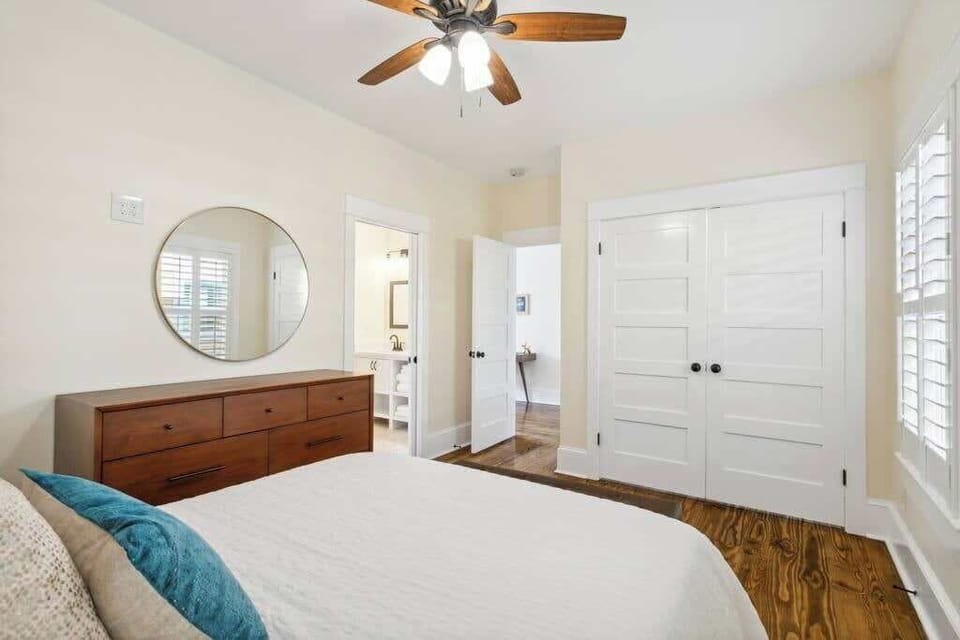 Bedroom 5 of 5 with queen bed and medium firm memory foam mattress