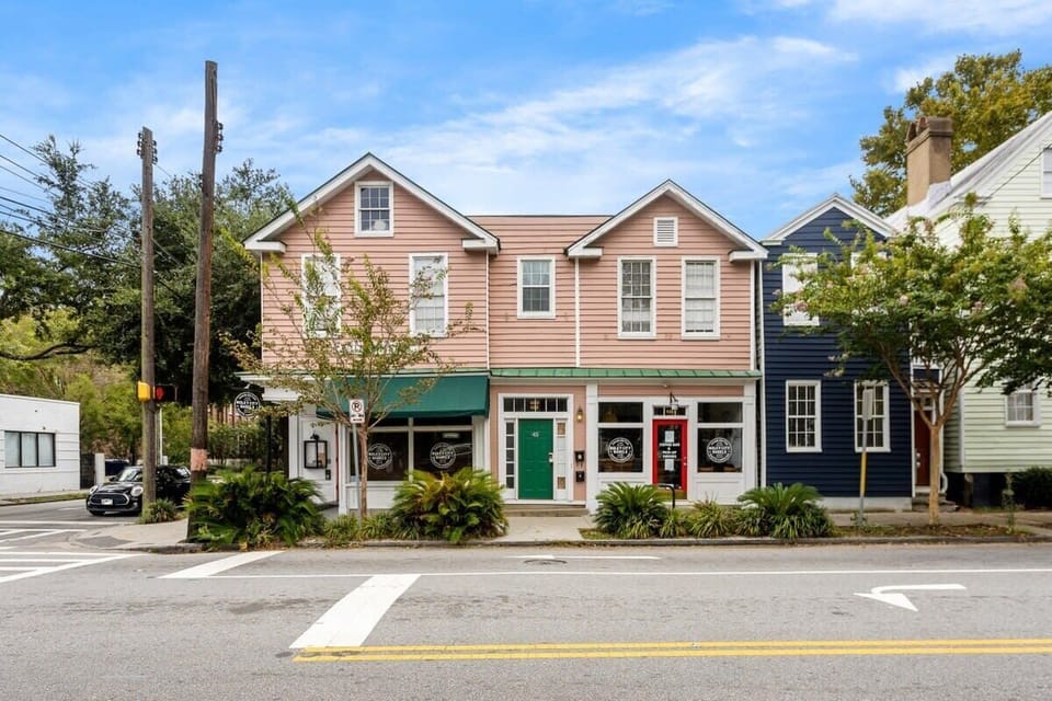 You will be within walking distance to endless restaurants, shops and bars! King Street is just 1 block away!