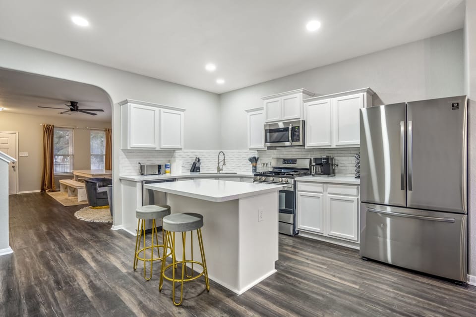 Cook in style with modern finishes and luxury appliances.