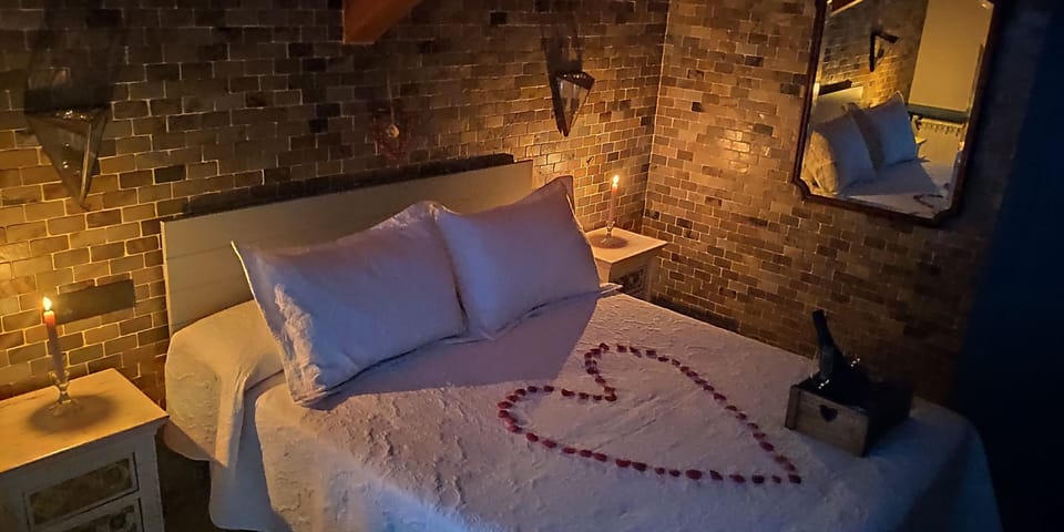 Superior Cabin | Free WiFi, bed sheets