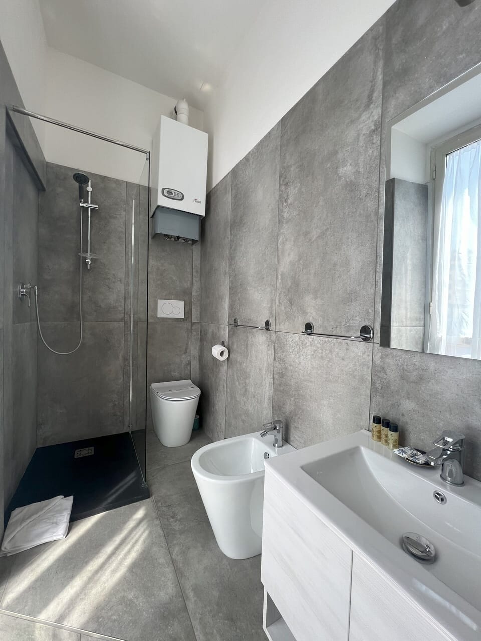Standard Room | Bathroom