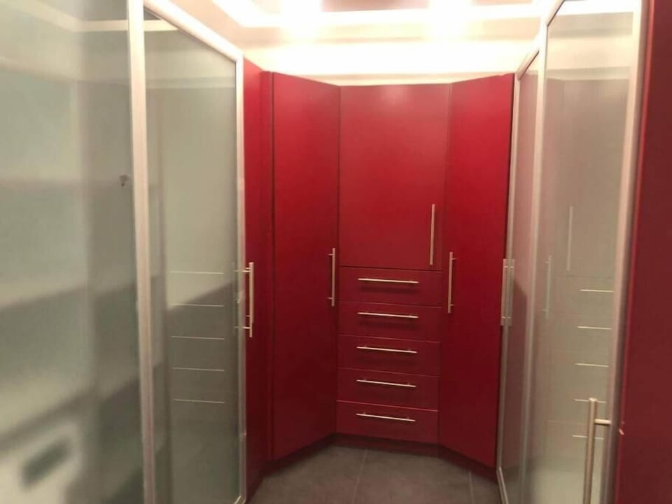 Executive Apartment | Wardrobe