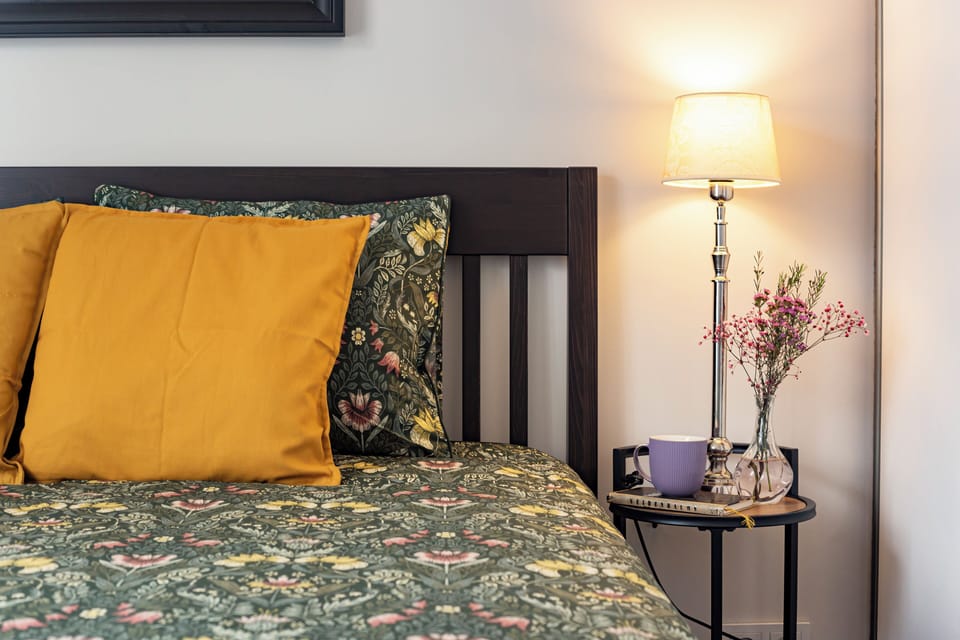 Comfortable queen bed, 1.6 meters wide