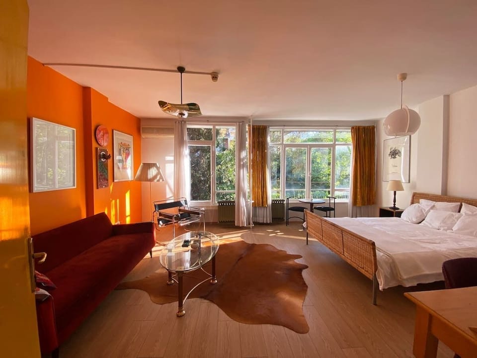 Design Room | Minibar, individually decorated, individually furnished