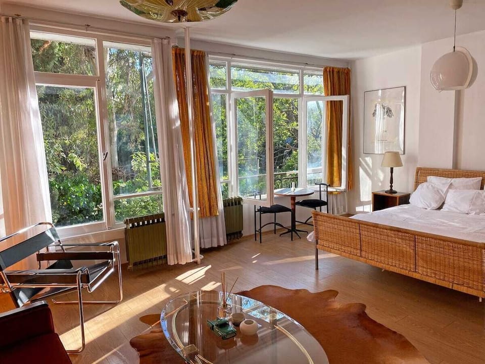 Design Room | Minibar, individually decorated, individually furnished