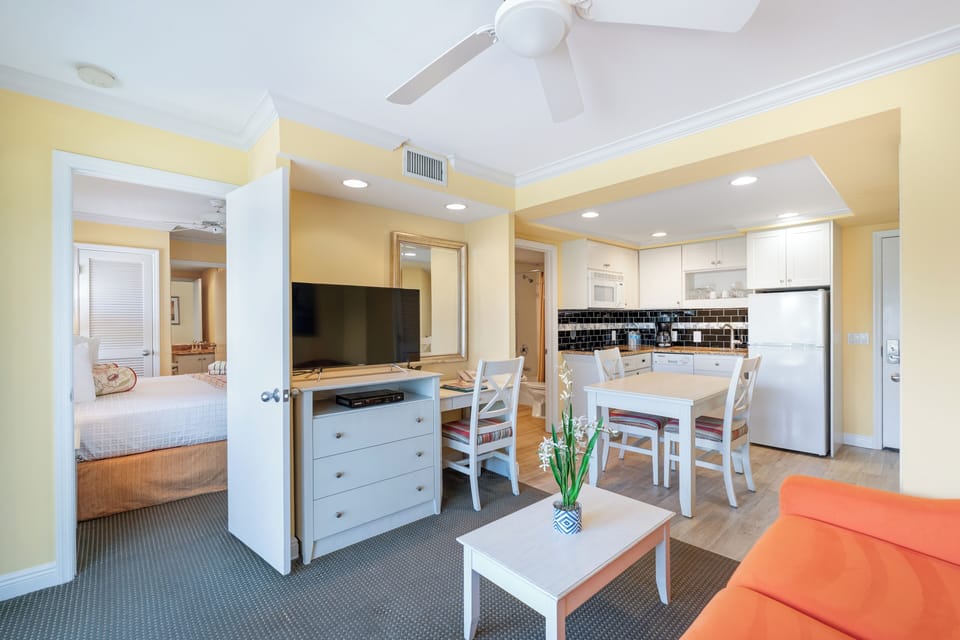 Premier Suite, 1 Bedroom | Living area | Flat-screen TV