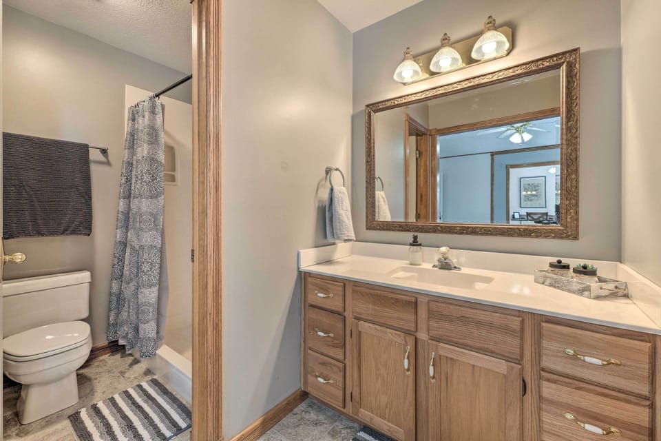 En-Suite Bathroom | Towels Provided | Complimentary Toiletries