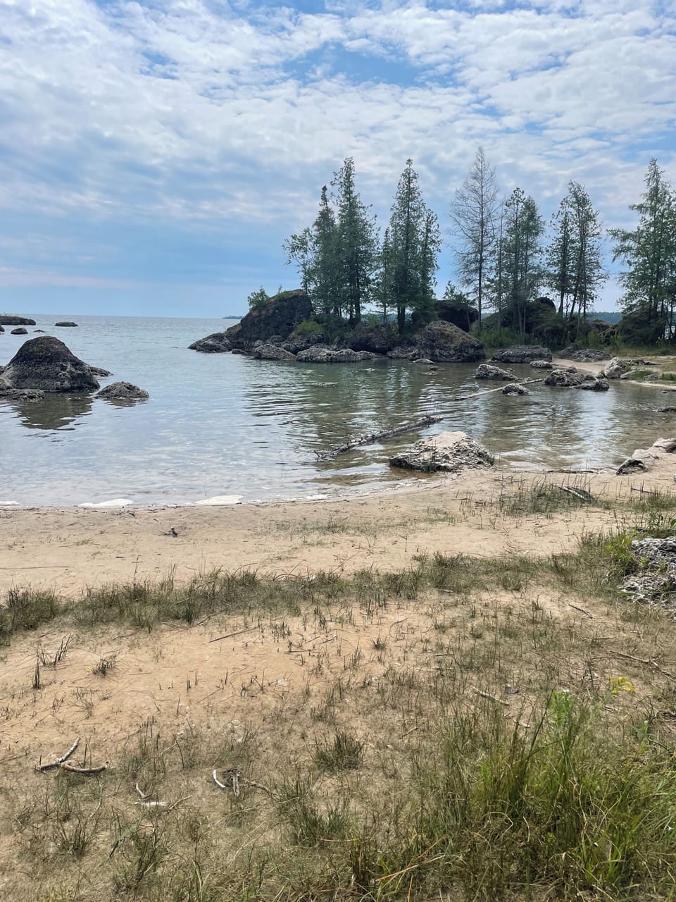 Lake shore hiking trails in the area.