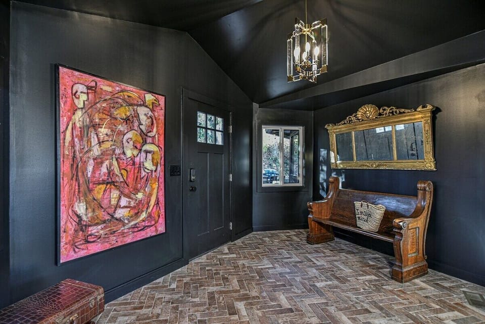 Entry way with beautiful antique pieces