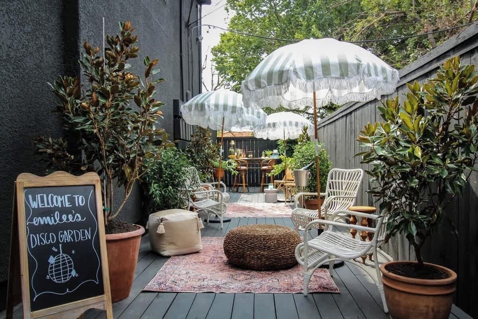 Our outdoor space available to guests by request — $100 per hour with a 3 hour minimum. 

Hours: 9AM - 7PM
Capacity: 15-20 people
