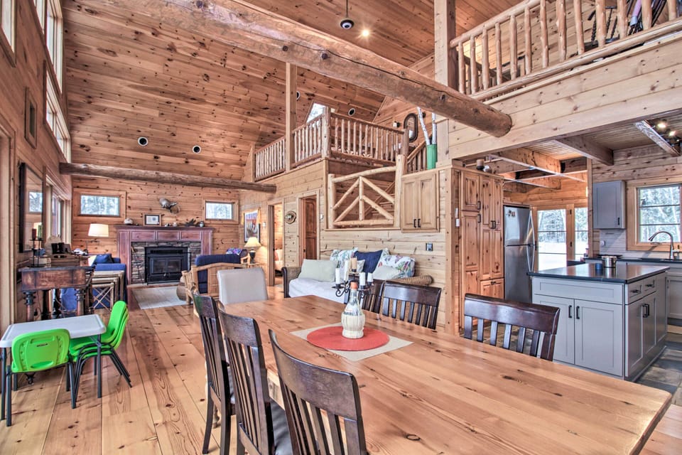 Dining Room | Dishware/Flatware Provided