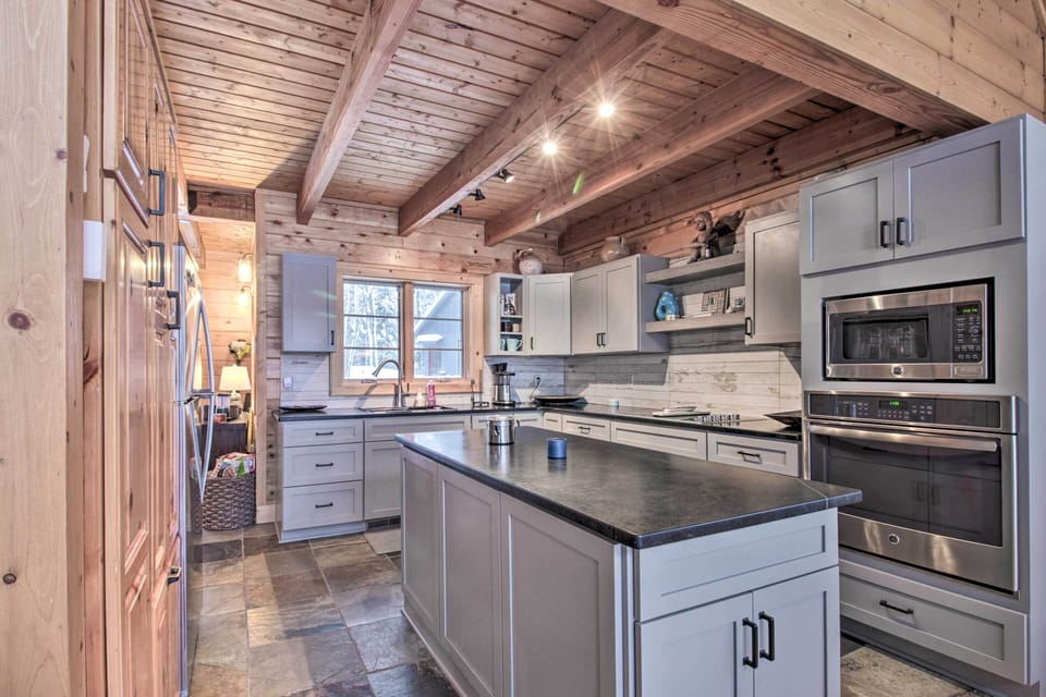 Kitchen | Cooking Basics | Coffee Maker | Paper Towels/Trash Bags Provided