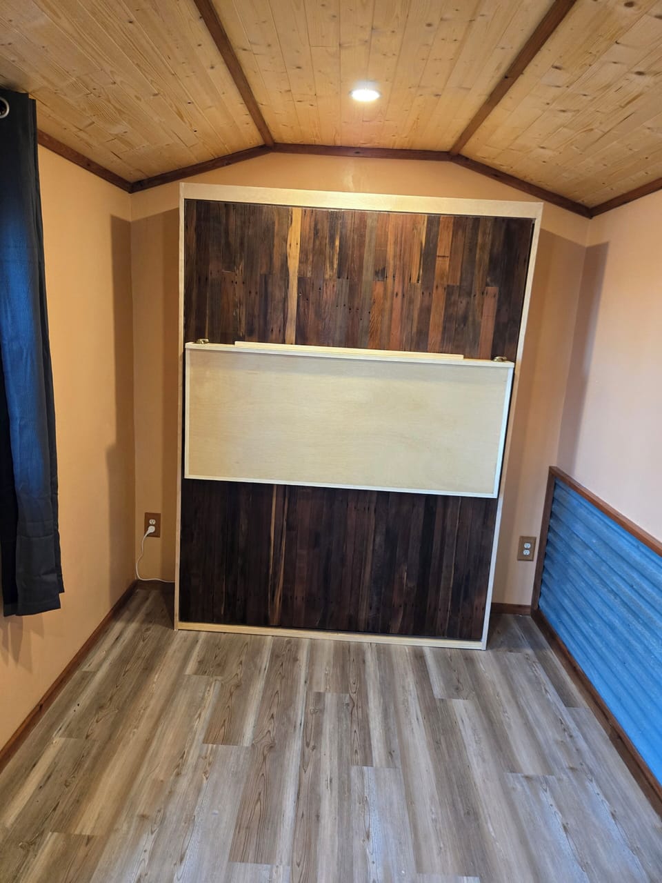 Murphy bed