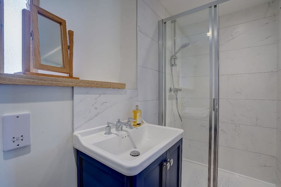 Upstairs en suite