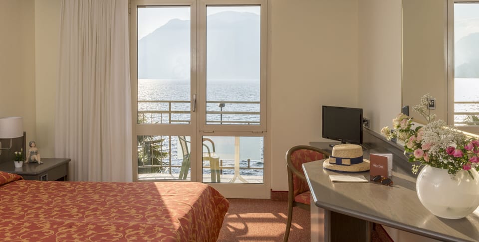 Comfort Twin Room | In-room safe, desk, soundproofing, free WiFi