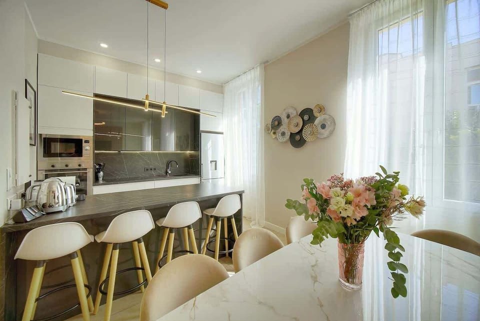 Chic Rentals_0609875847_kitchen_(1)