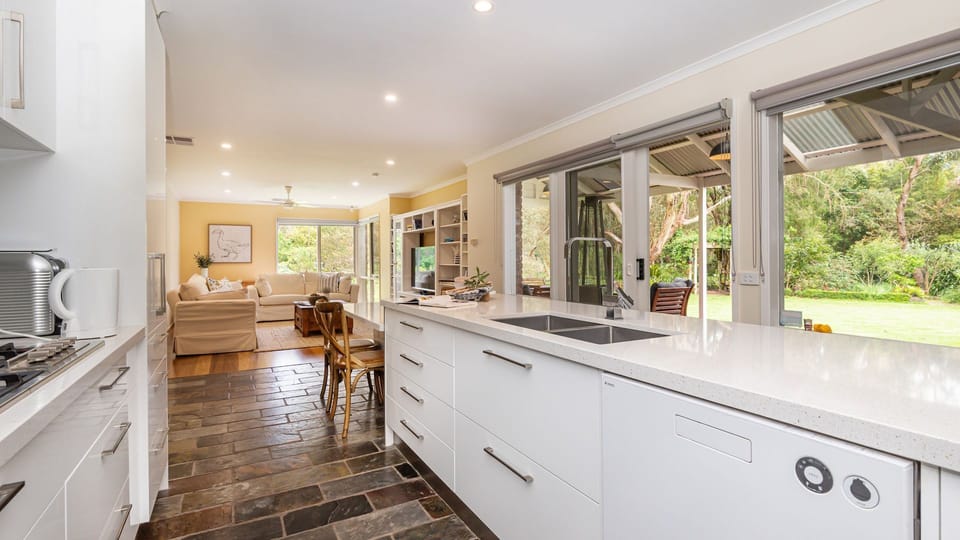 Light filled central well equipped kitchen