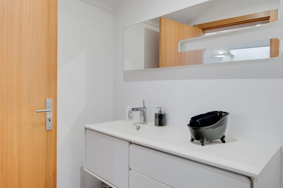 City House, Kitchen, Ocean View | Bathroom | Shower, rainfall showerhead, hair dryer, towels