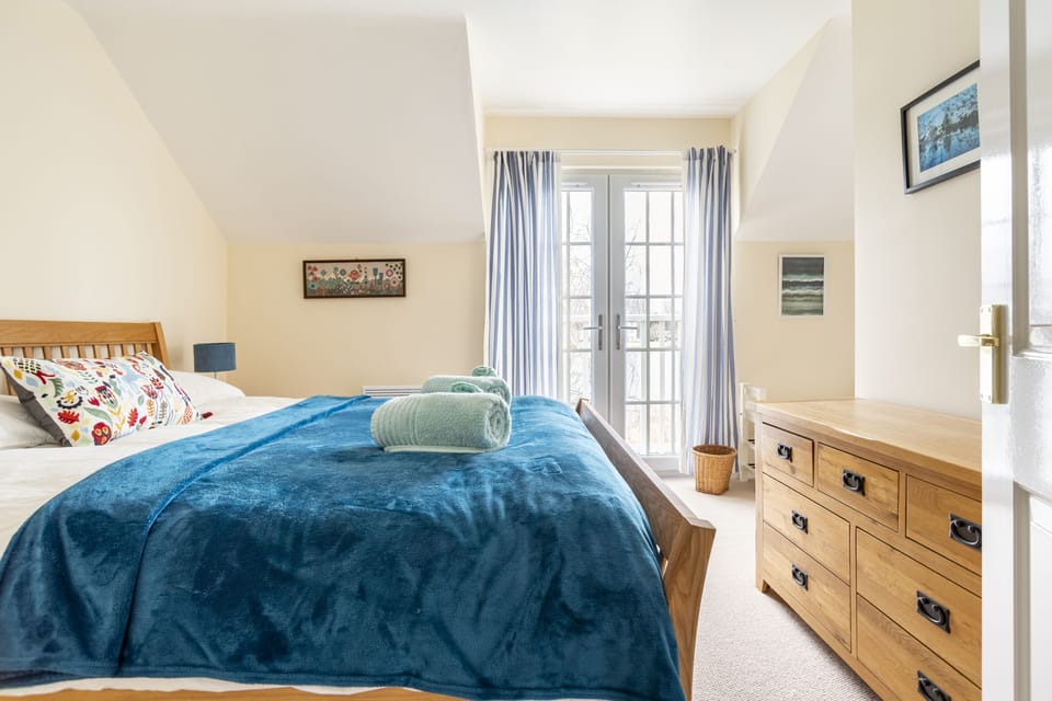 Master bedroom with lake view