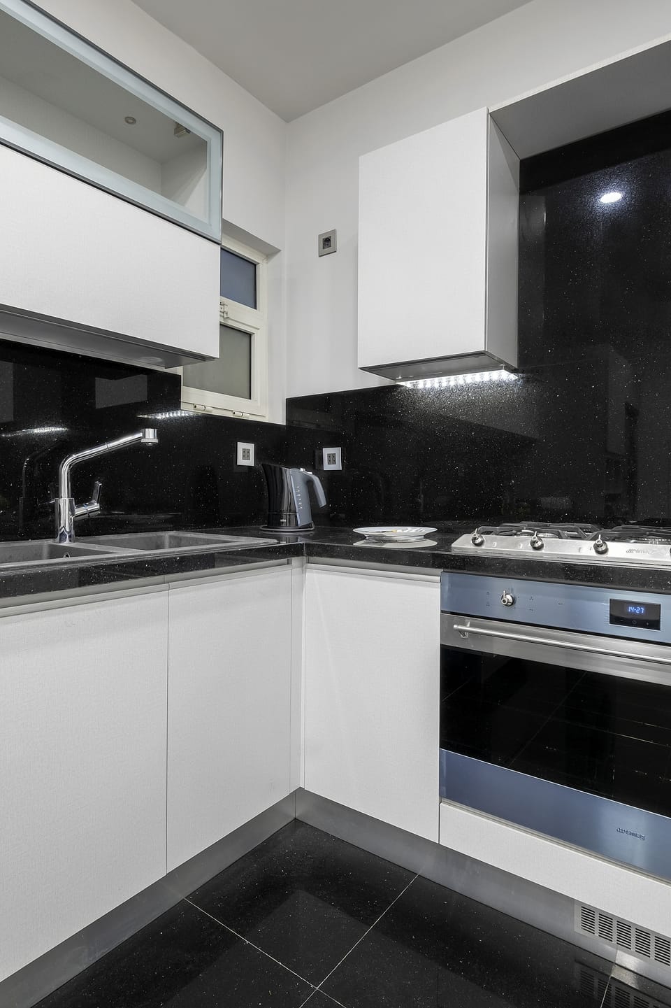 Luxury Apartment | Private kitchen | Fridge, microwave, cookware/dishes/utensils, freezer
