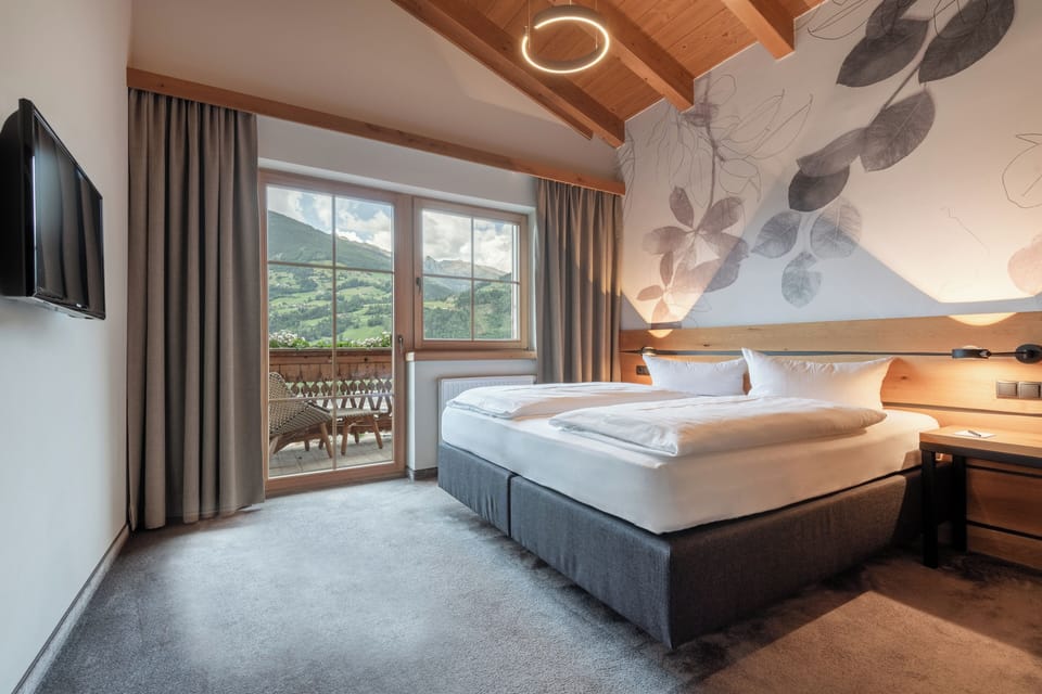 Deluxe Apartment, 2 Bedrooms, Sauna, Mountain View (Heimat) | Frette Italian sheets, premium bedding, in-room safe, soundproofing