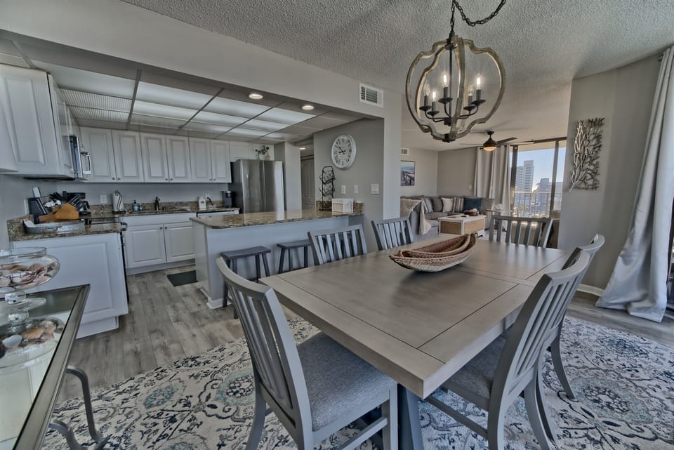 Dining Table / Area