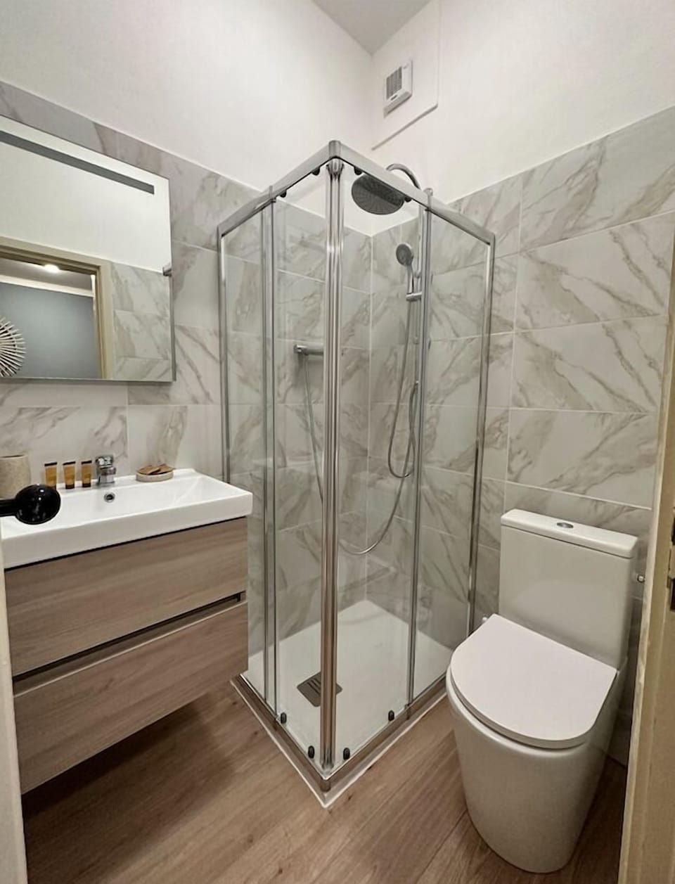 Basic Studio | Bathroom | Shower, hair dryer, towels