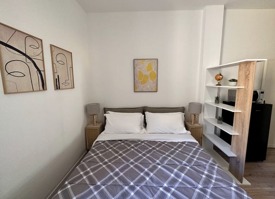 Basic Studio | Premium bedding, down comforters, iron/ironing board, free WiFi