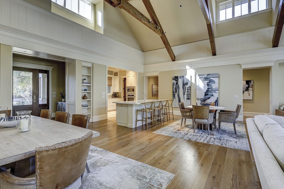 Dining Areas & Kitchen