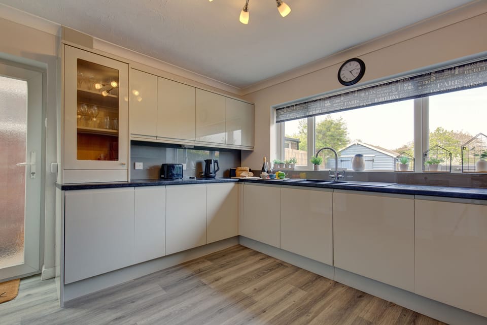 Ground floor: Spacious well-equipped kitchen