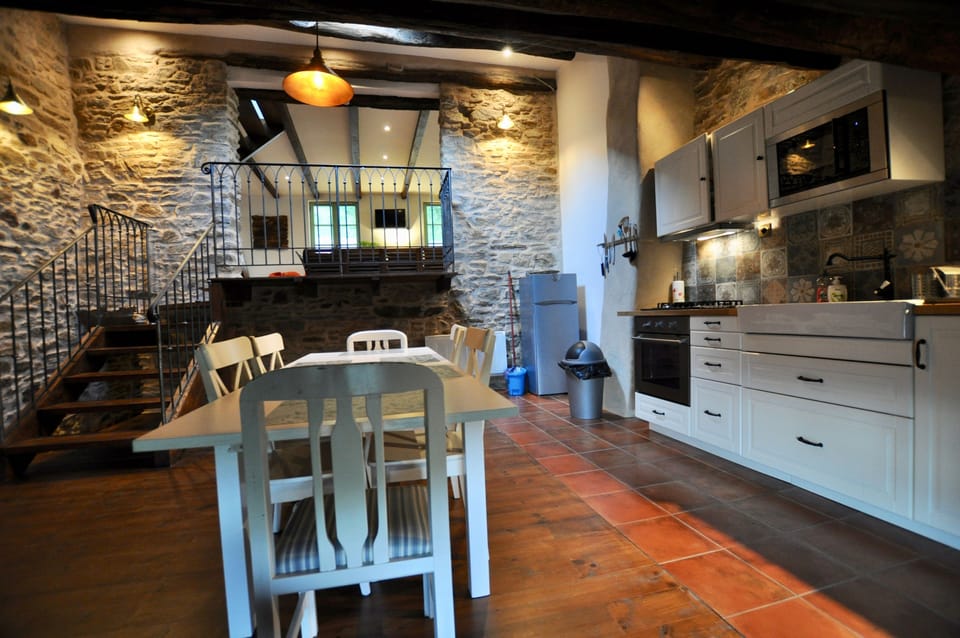 Les Cathares - kitchen / dining area for six with secrete passage!