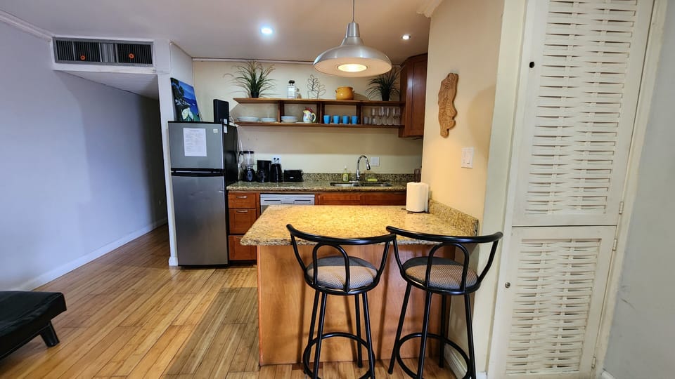 Fully equipped kitchen with a mini dining area 