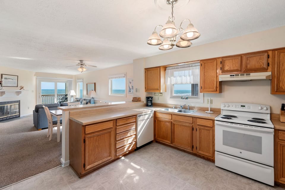 GSJ2: Golden Strand Unit J2 | Kitchen