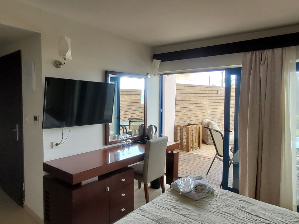Minibar, in-room safe, desk, blackout drapes