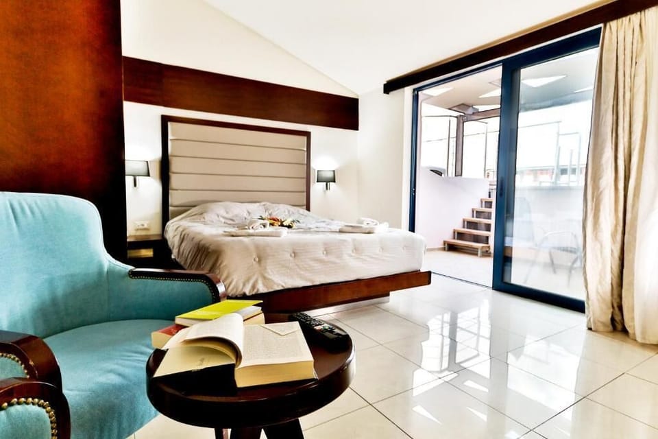 Minibar, in-room safe, desk, blackout drapes