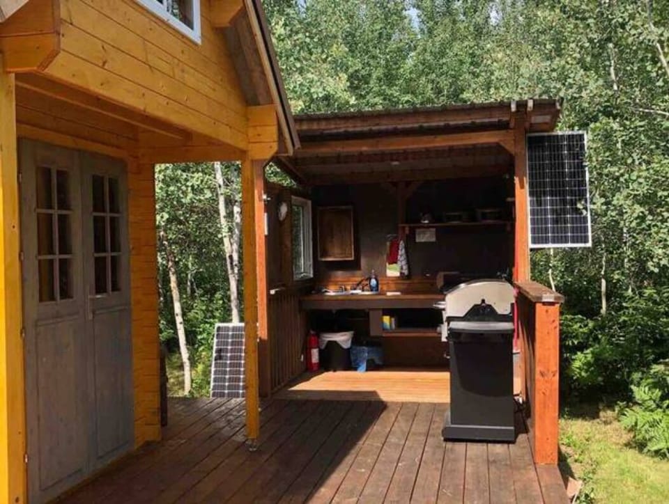 outside kitchen and BBQ