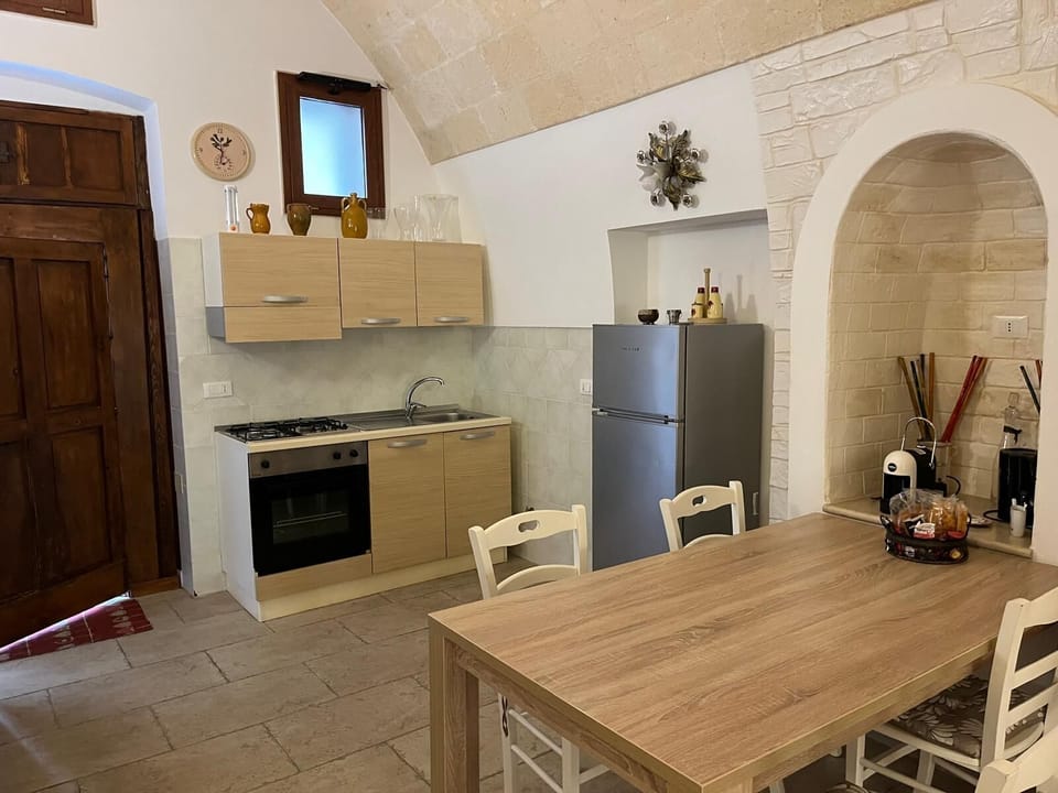 Business Apartment, Air conditioning, Ground Floor | Private kitchen | Fridge, oven, stovetop, cookware/dishes/utensils