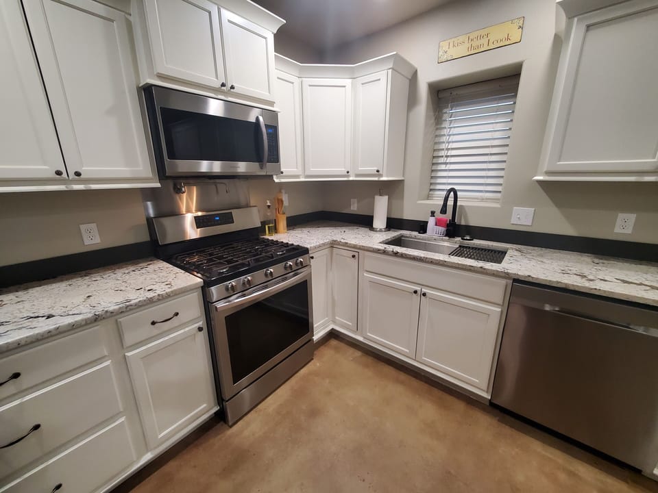 Kitchen / Dining Room - Seats 8