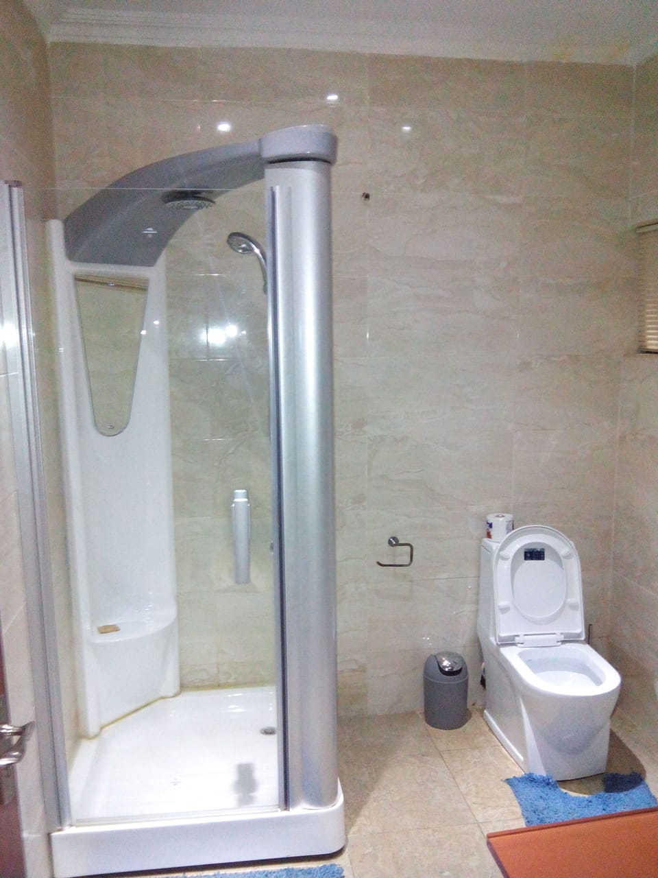 Studio | Bathroom