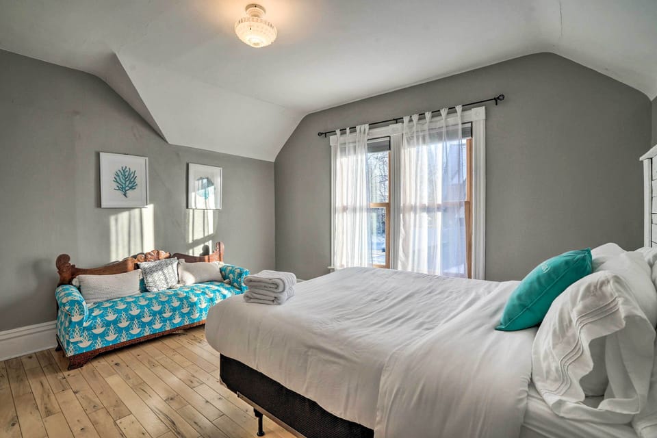 Bedroom 1 | Queen Bed | 2nd Floor