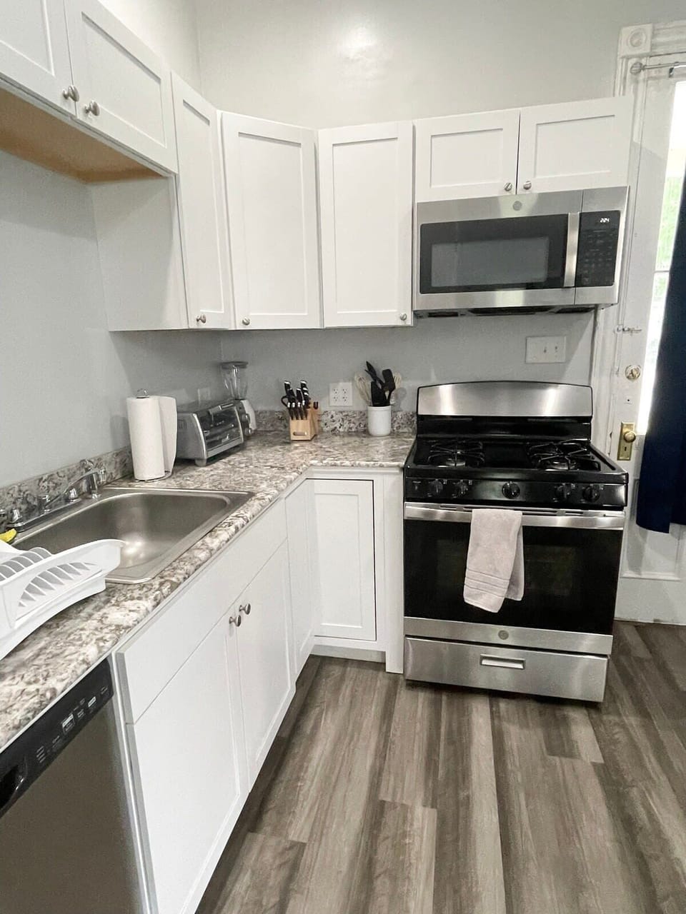 Enjoy cooking in this fully equipped kitchen, complete with top-of-the-line appliances, ample counter space, and all the tools you need, from utensils to cookware, for a seamless experience.
