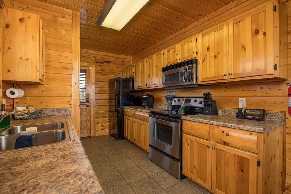 Fully stocked kitchen with brand new supplies! 