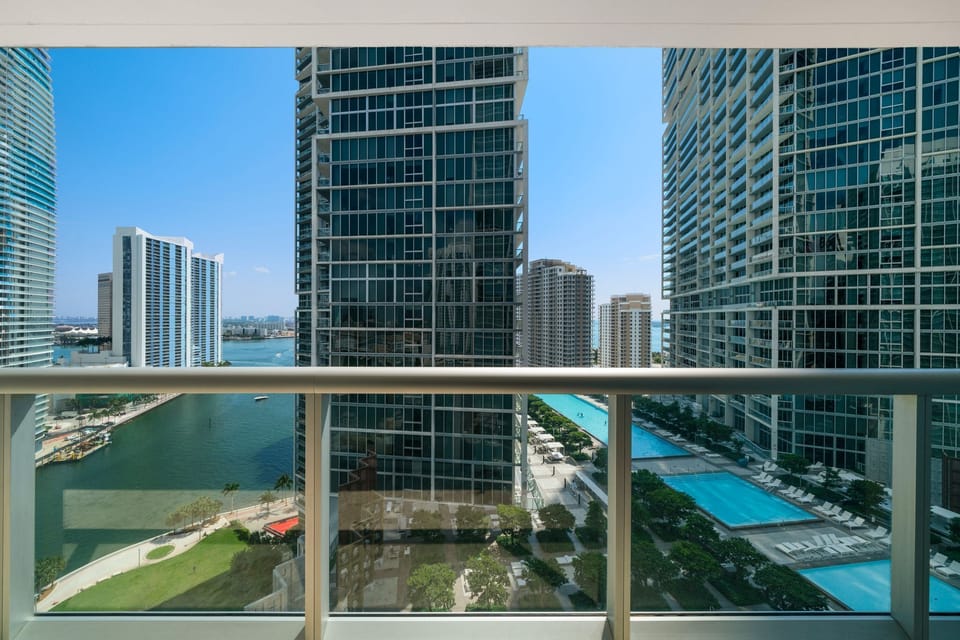 Enjoy the balcony with stunning views of both the ocean and the pool!