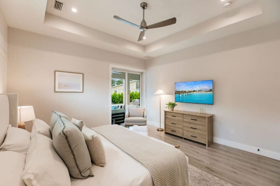 Master Bedroom, TV, Private Pool Entrance, King-Size Bed