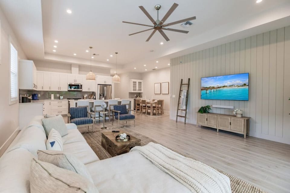 Living Room, Smart TV, Sonos Sound System