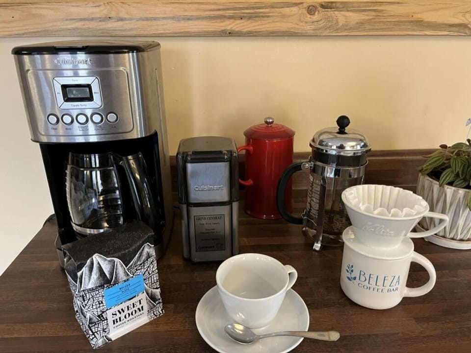 Lots of coffee options; drip, pour over, french press and a blade grinder too