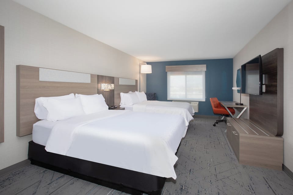 Hypo-allergenic bedding available, desk, blackout drapes