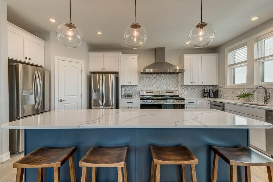 Top-Level Kitchen with Island (seats 4)