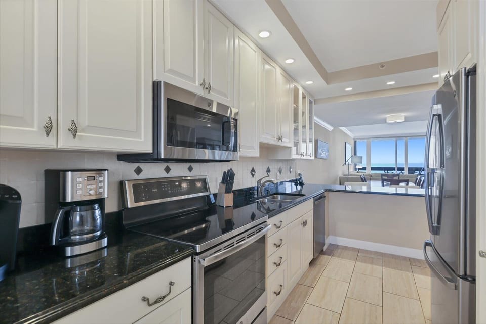 Beachplace 8-505 by FVC - Kitchen